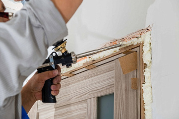 Установка и замена дверей